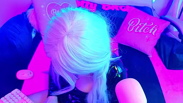 LaytonBox online show from March 16, 6:09 am