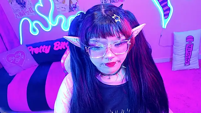 LaytonBox online show from March 22, 1:43 am