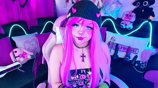 LaytonBox online show from September 14, 1:32 pm