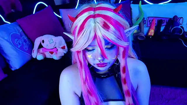 LaytonBox online show from September 16, 1:45 pm