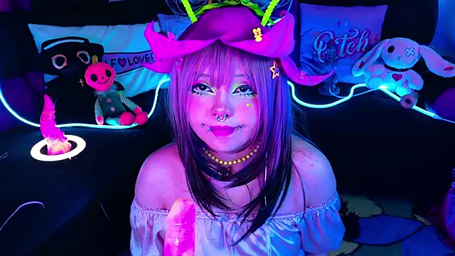 LaytonBox online show from October 3, 1:41 pm