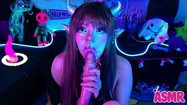 LaytonBox online show from October 6, 2:58 pm