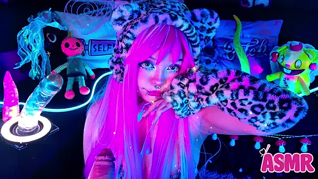 LaytonBox online show from October 11, 1:53 pm