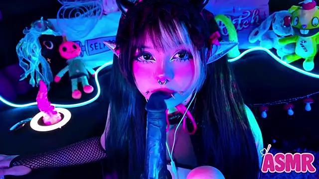 LaytonBox online show from October 12, 2:16 pm