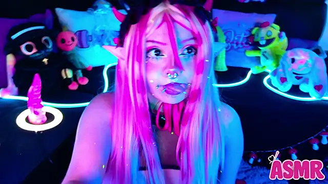 LaytonBox online show from October 24, 2:24 pm