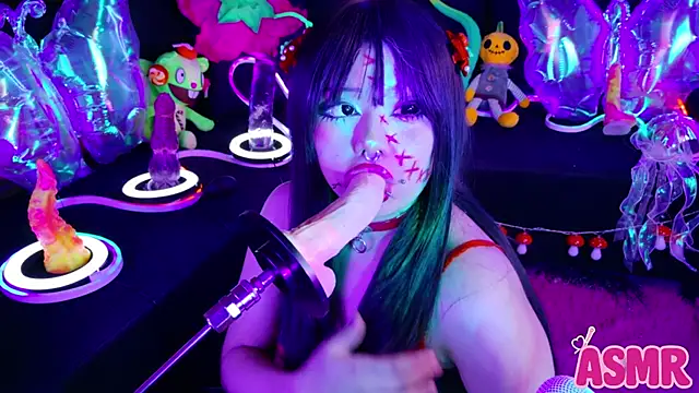 LaytonBox online show from November 18, 4:22 pm