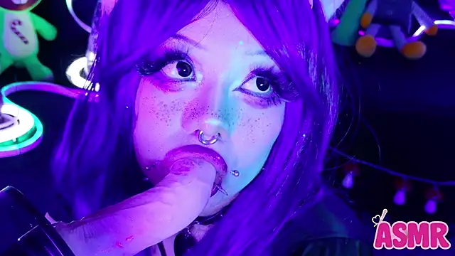 LaytonBox online show from November 22, 3:00 pm