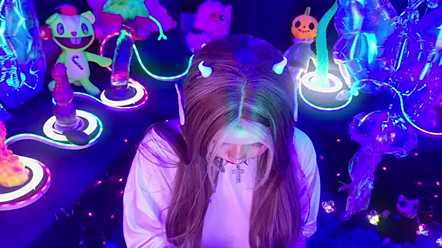 LaytonBox online show from February 8, 1:47 pm