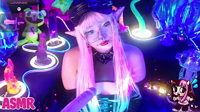 LaytonBox online show from March 9, 6:01 pm