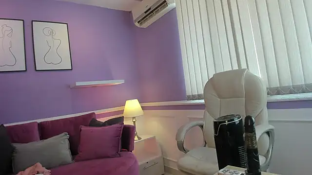 Emma Walkerr  online show from February 8, 7:05 pm