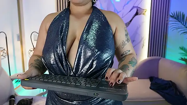 Emma Walkerr  online show from February 6, 7:06 pm