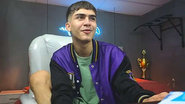 Tommy18   online show from February 11, 6:19 am