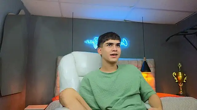 Tommy18   online show from February 19, 6:33 am