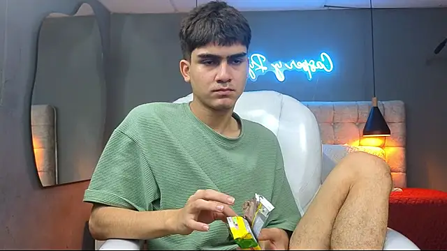 Tommy18   online show from February 25, 8:36 am