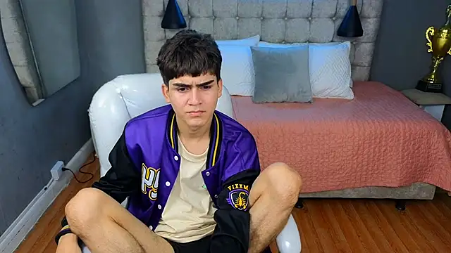 Tommy18   online show from March 11, 10:18 am