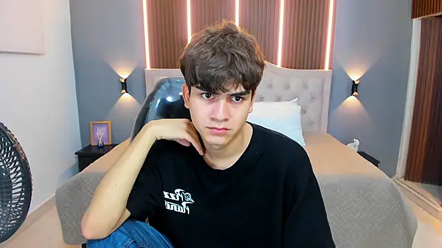 Tommy18   online show from October 2, 3:46 am