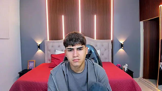 Tommy18   online show from October 29, 3:31 am