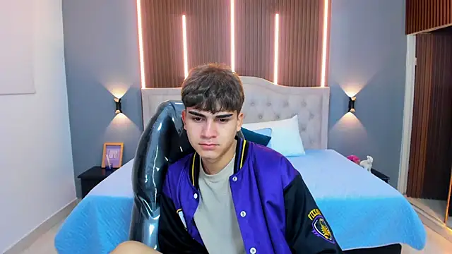 Tommy18   online show from November 7, 3:28 am