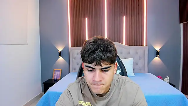 Tommy18   online show from November 8, 3:29 am