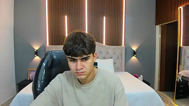 Tommy18   online show from November 11, 3:39 am