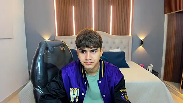 Tommy18   online show from November 18, 3:23 am