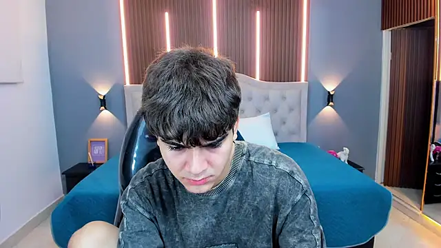 Tommy18   online show from November 26, 3:29 am