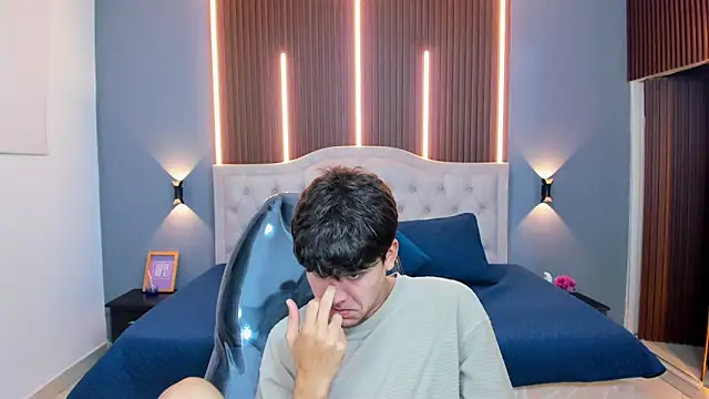 Tommy18   online show from December 5, 3:26 am