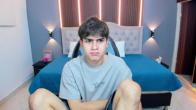 Tommy18   online show from January 18, 3:32 am