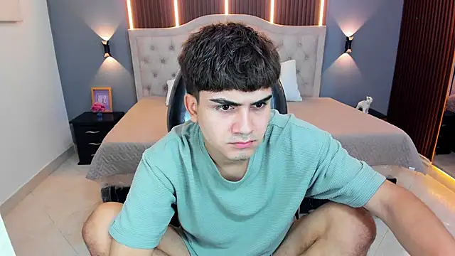 Tommy18   online show from June 17, 3:31 am