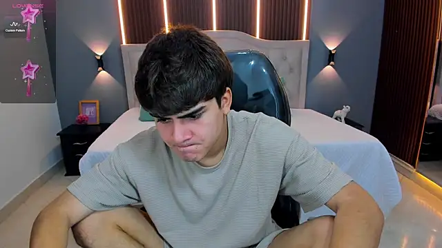 Tommy18   online show from July 15, 3:23 am