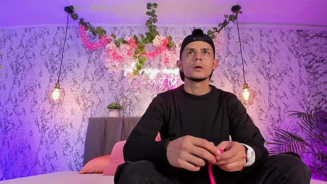 Bonny and carrot online show from April 13, 7:08 pm