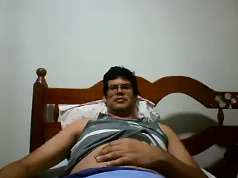 Snapshot of AgneloFly chatting on March 8, 10:24 pm AgneloFly online show from March 8, 10:24 pm