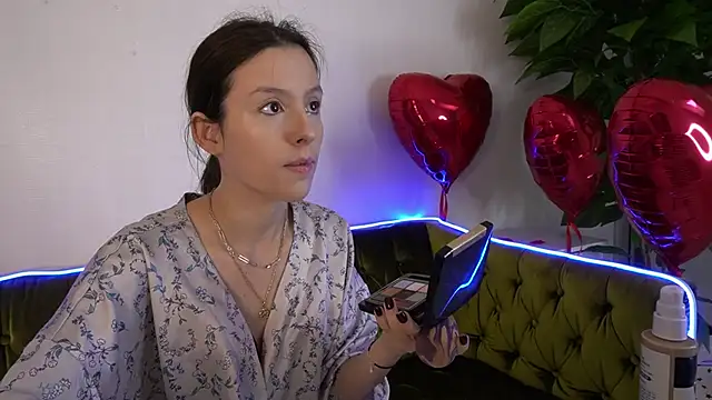 AnnaElys online show from February 12, 7:13 am