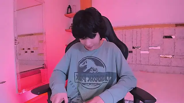 AllanYong18 online show from March 5, 7:27 am