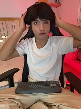 AllanYong18 online show from March 8, 8:22 am