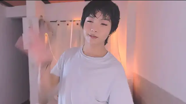 AllanYong18 online show from September 13, 6:35 am