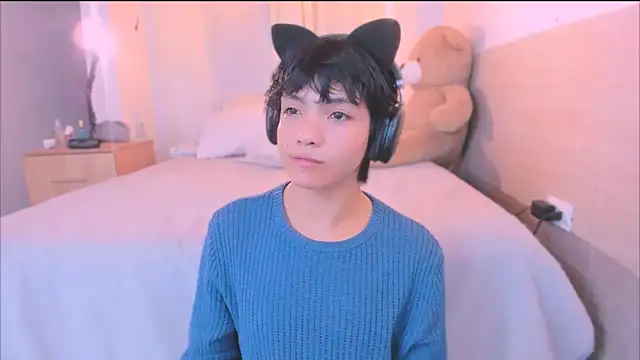 AllanYong18 online show from September 22, 7:43 am