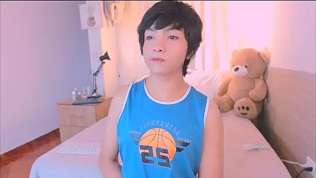 AllanYong18 online show from October 12, 9:14 pm