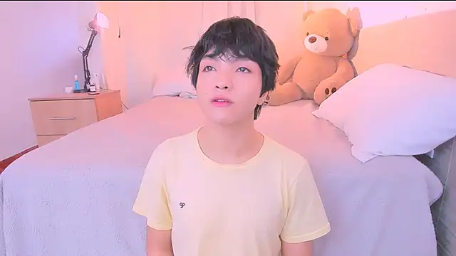 AllanYong18 online show from October 25, 1:40 pm