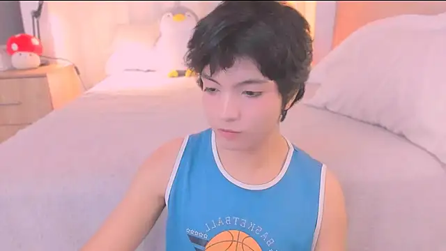 AllanYong18 online show from February 18, 9:49 am