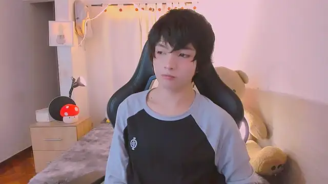 AllanYong18 online show from April 4, 4:44 am