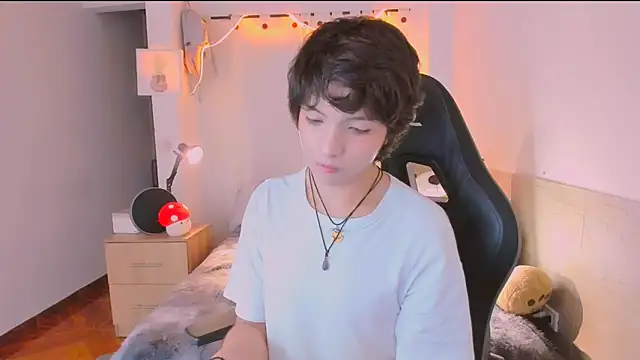 AllanYong18 online show from April 13, 7:47 am