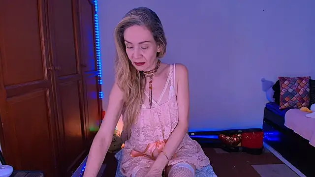 Snapshot of antonelawow chatting on November 12, 8:52 pm antonelawow online show from November 12, 8:52 pm