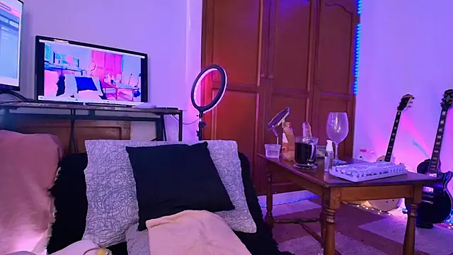 Snapshot of antonelawow chatting on April 24, 10:23 pm antonelawow online show from April 24, 10:23 pm