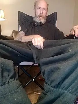 Snapshot of filthymind619 chatting on February 1, 1:04 am filthymind619 online show from February 1, 1:04 am