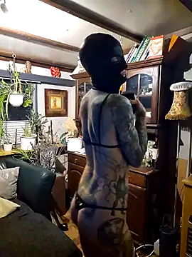 Snapshot of MissParadise40 chatting on January 7, 11:14 pm MissParadise40 online show from January 7, 11:14 pm