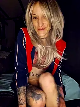 Snapshot of MissParadise40 chatting on March 10, 10:55 pm MissParadise40 online show from March 10, 10:55 pm