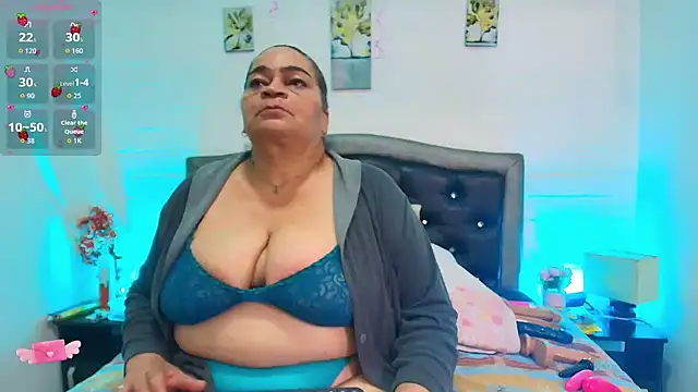 VickyBoobss online show from May 18, 2:01 pm