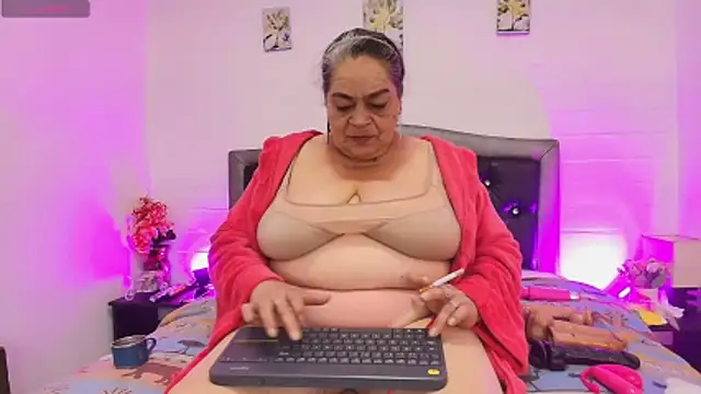 VickyBoobss online show from May 29, 12:14 pm