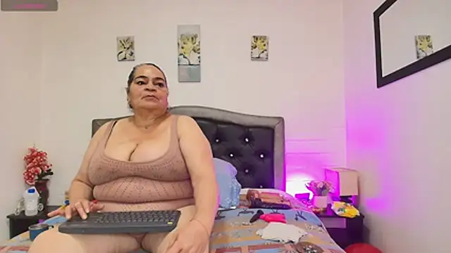 VickyBoobss online show from May 31, 12:45 pm